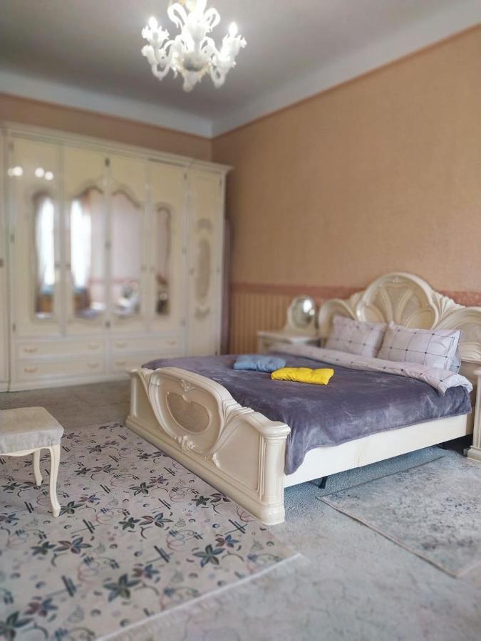 Світло Є! Історичний Центр! Apartamento Kiev Exterior foto
