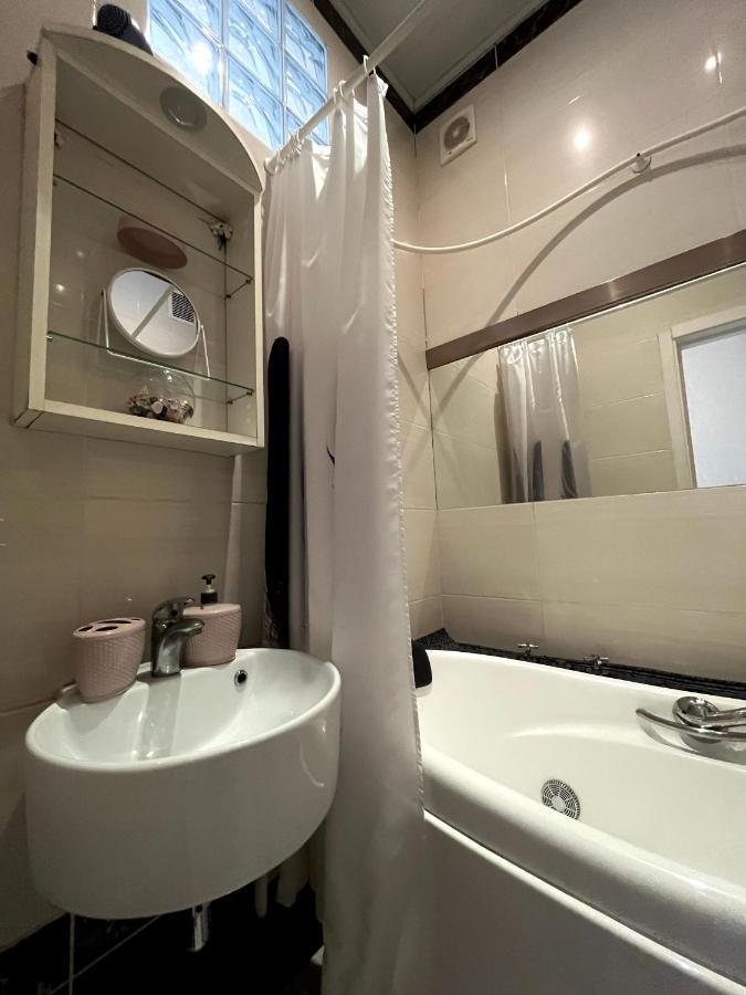 Світло Є! Історичний Центр! Apartamento Kiev Exterior foto