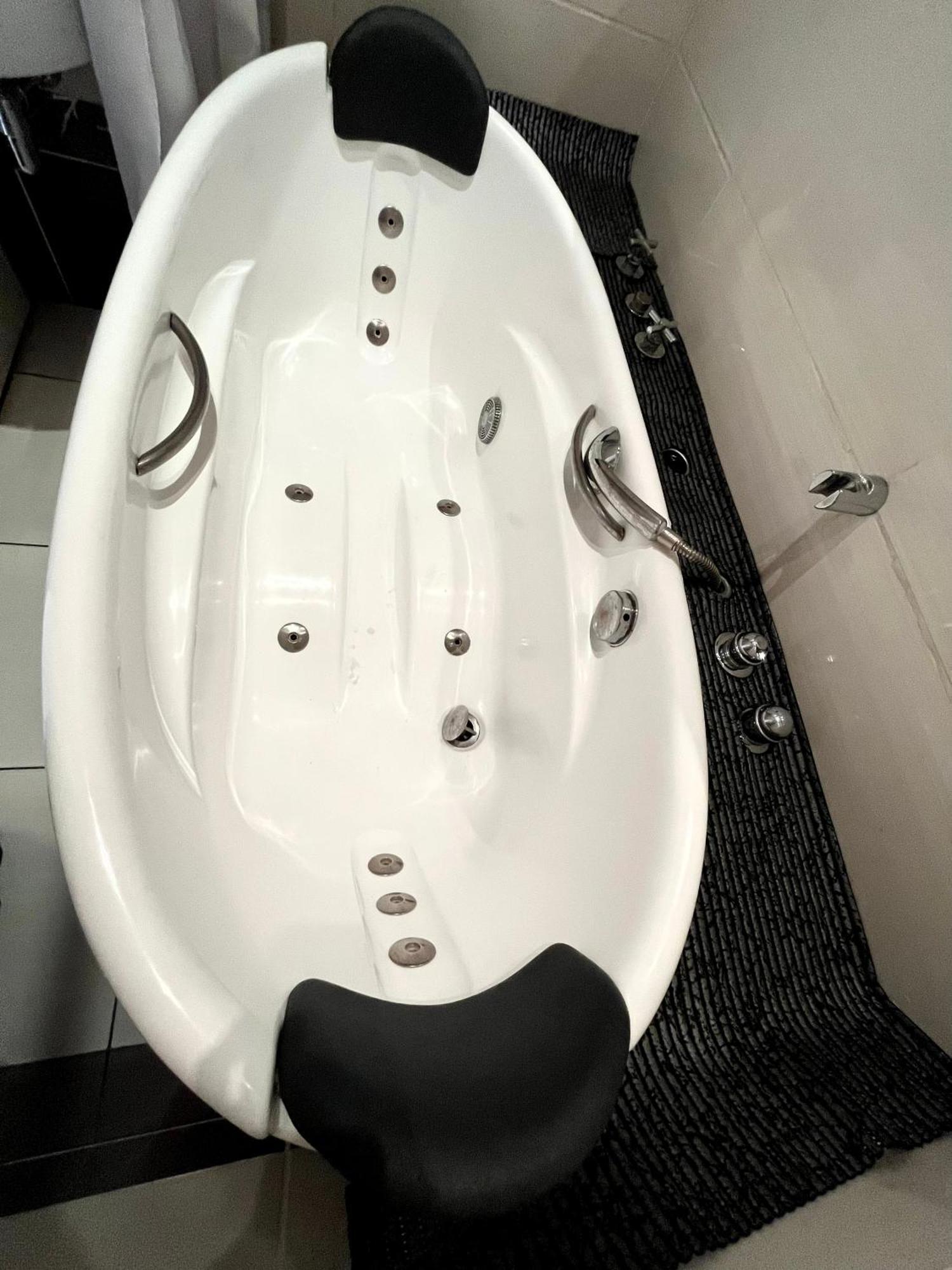 Світло Є! Історичний Центр! Apartamento Kiev Exterior foto