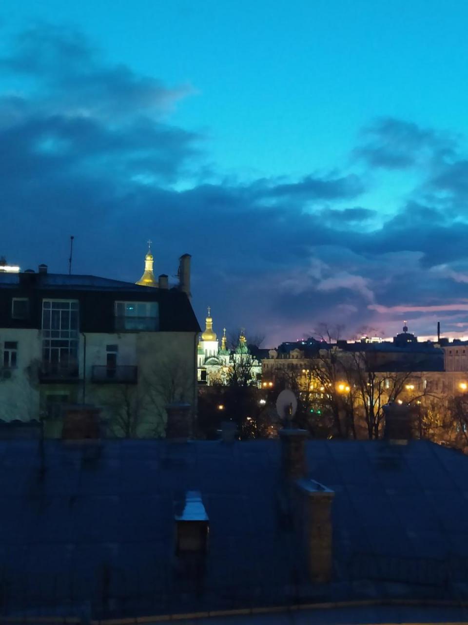 Світло Є! Історичний Центр! Apartamento Kiev Exterior foto